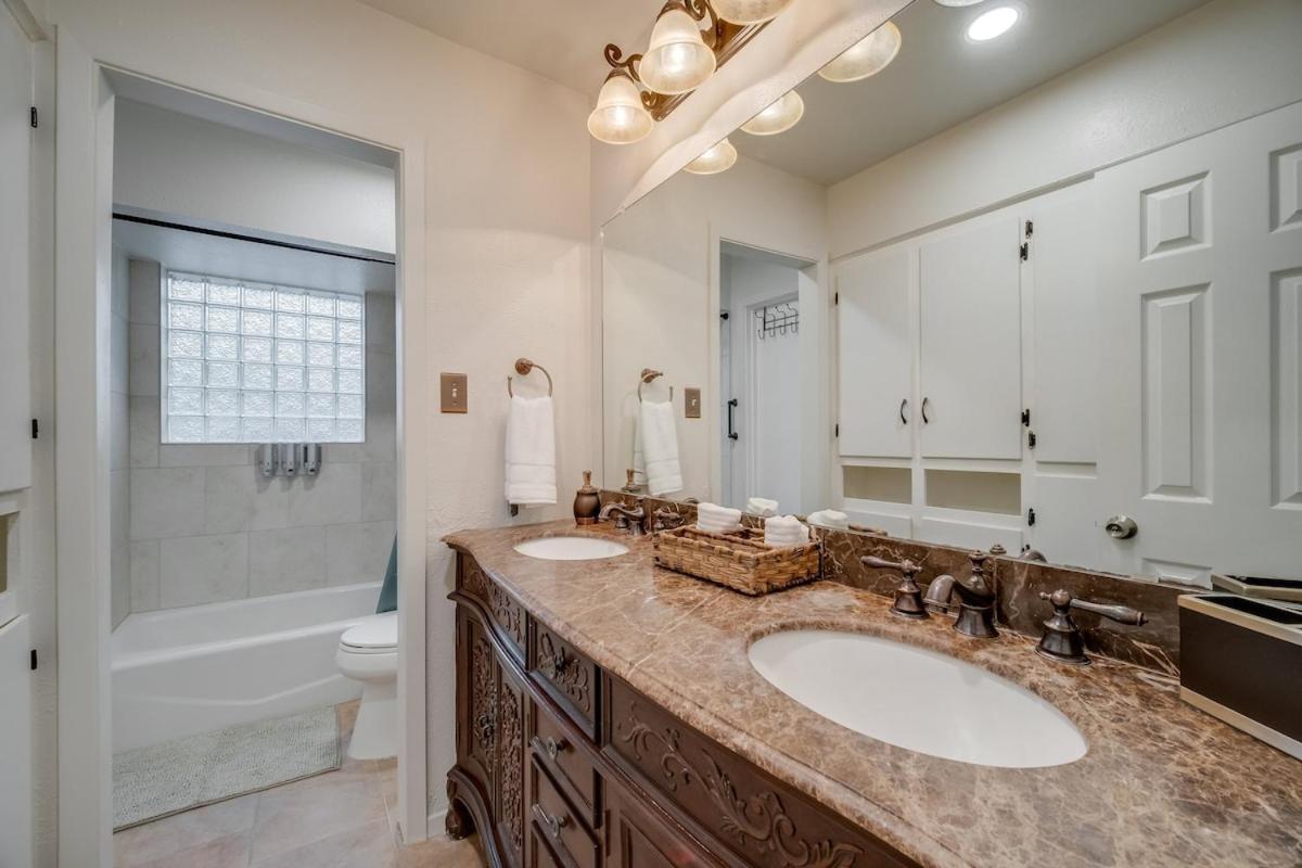 Stunning 5Br 2Ba Holiday Home With Private Pool And Cinema Dallas Exterior photo