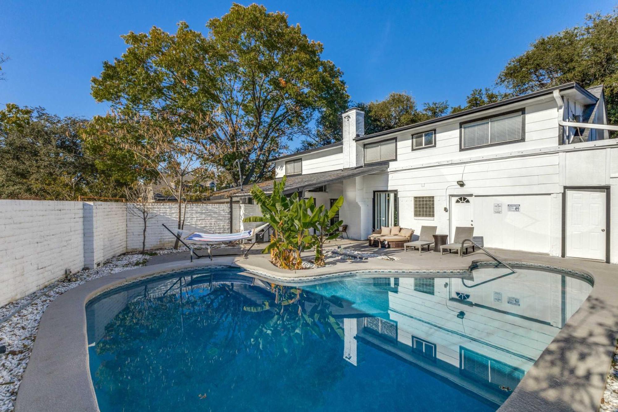 Stunning 5Br 2Ba Holiday Home With Private Pool And Cinema Dallas Exterior photo